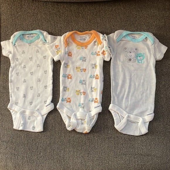 Gerber Baby Bear Themed Onesies 0-3M - Picture 1 of 3